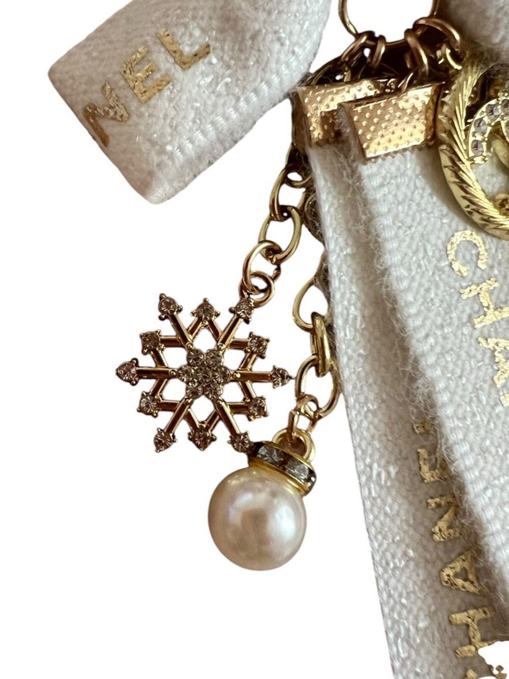 CHANEL White and Gold Bow Key & Card Holder Charm - Picture 9 of 13